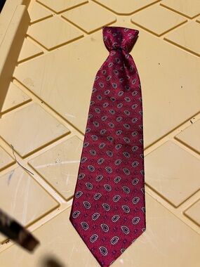 Women’s novelty Red Paisley Silk-Effect Tie - Unbranded. Does come with necklace